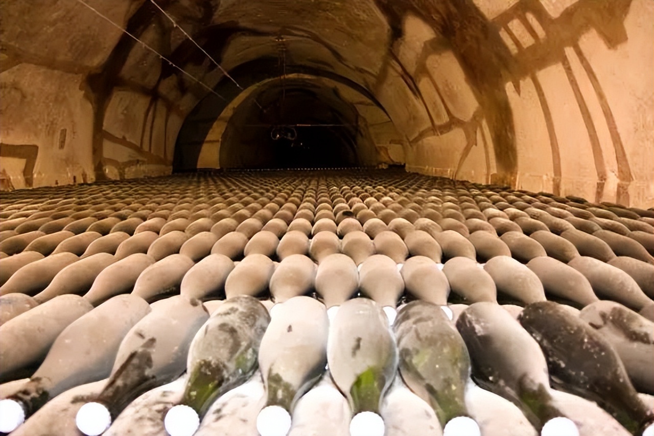 葡萄酒保质期灌装年还是采摘年,君顶酒庄干红葡萄酒08年保质期