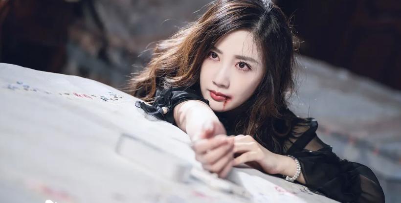 52岁演少女,借拍戏之名行咸猪手,影视圈这些畸形现象,该改改了