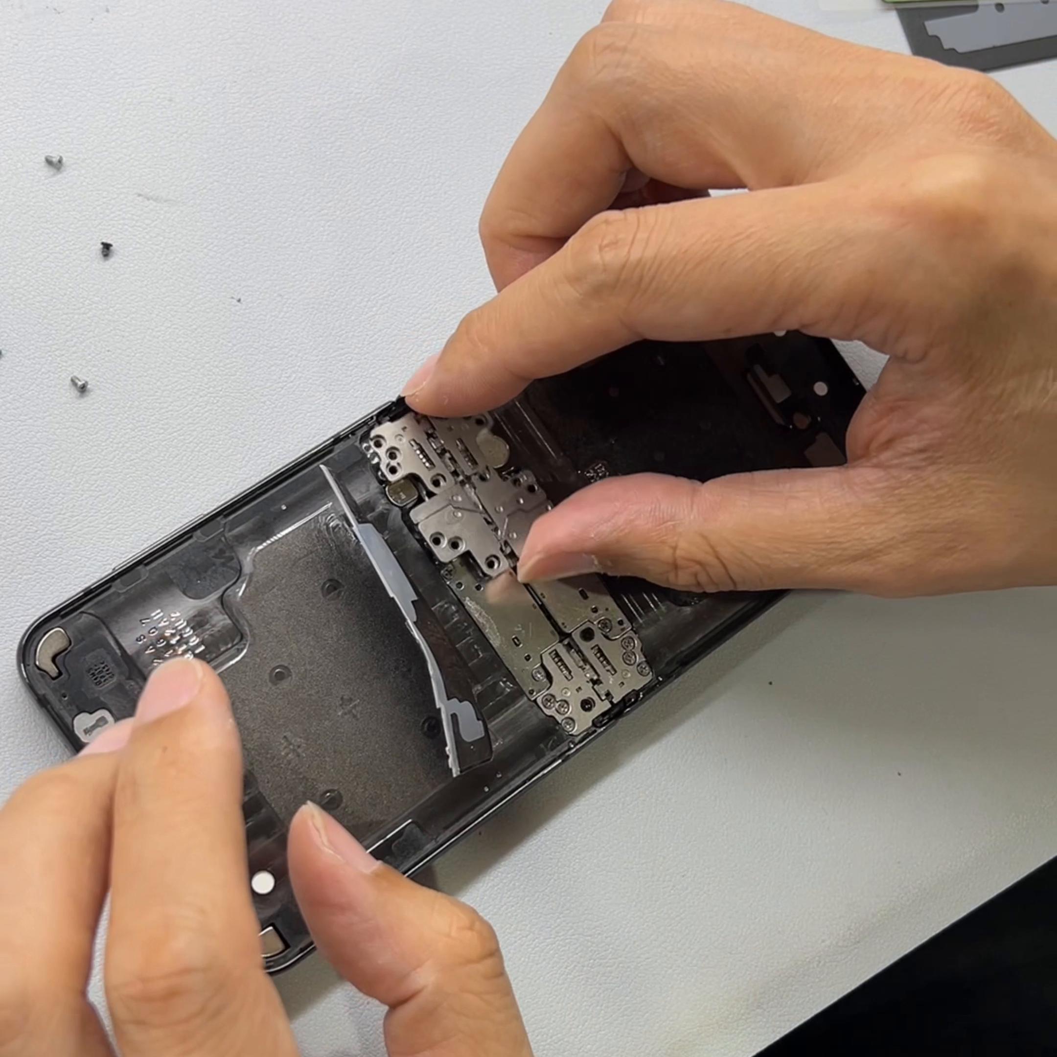 三星手机四代小折叠屏,三星上下折叠手机老款和新款