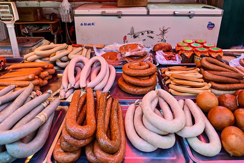 西山脚下的早市,闲逛最具人间烟火气的早市