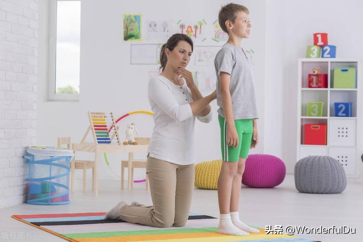 儿童脊柱侧弯导致长短脚怎样矫正,脊柱侧弯引起的长短脚能治愈吗