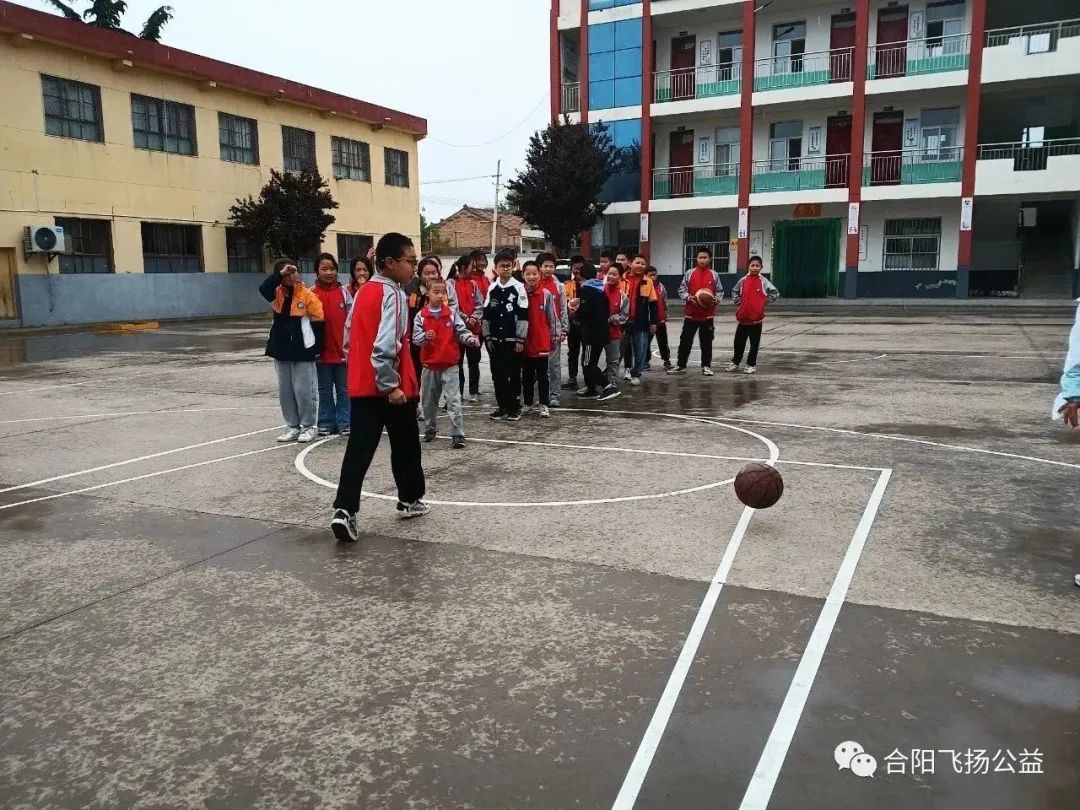 迎“篮”而上，追“球”快乐——环北、九龙社区壹基金儿童服务站