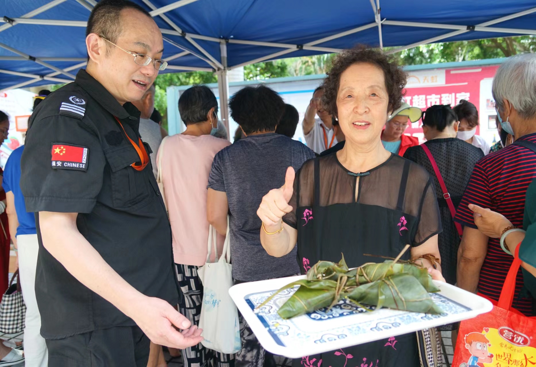 庆祝端午节的包粽子活动图片,开展庆端午包粽子活动