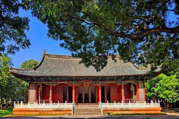 这座好吃好玩好住的云南小城，我劝你一定早点去