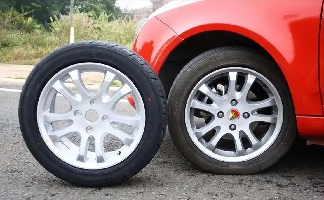 车爆胎怎么更换备胎,汽车前轮爆胎怎么更换备胎