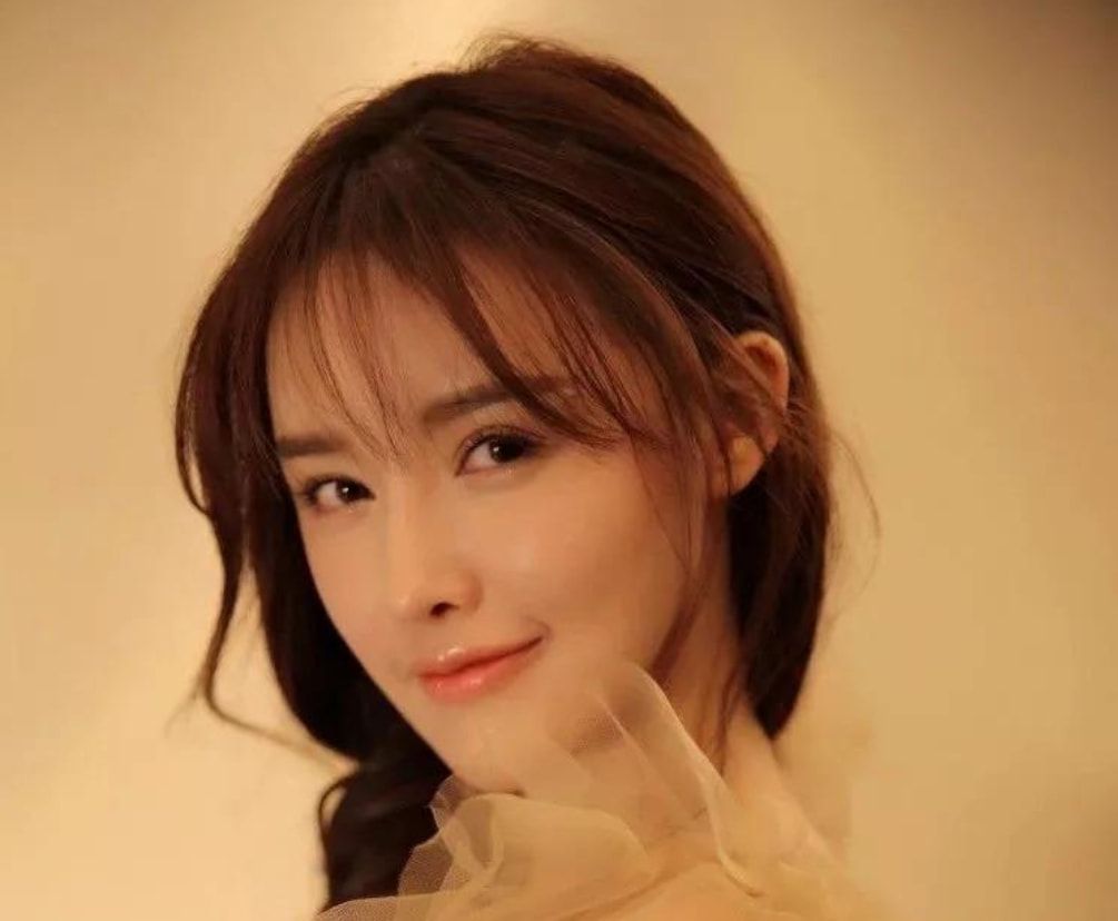 喝利尿剂，洗肠瘦小腹，整骨十次，女明星为了变美简直不要太狠