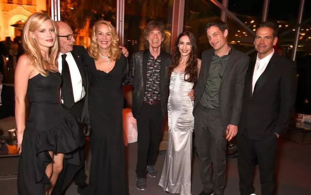 那位曾靓绝时尚圈、串起欧洲上流社会的超模为何落魄至此……