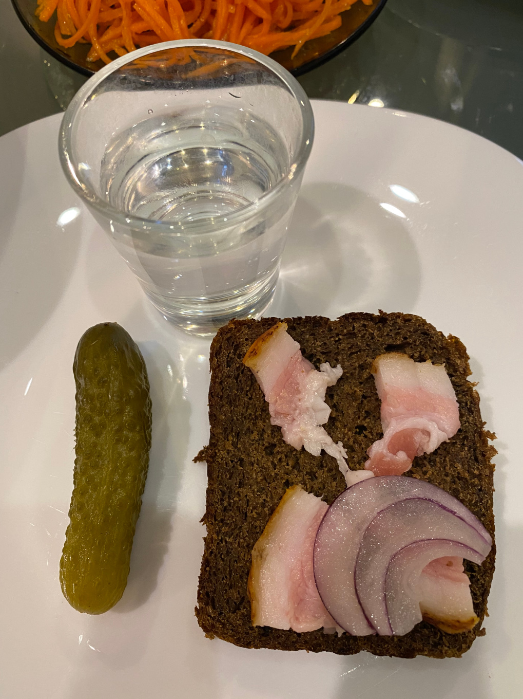 东北小伙吃俄罗斯生猪肉,生吃俄罗斯肥肉