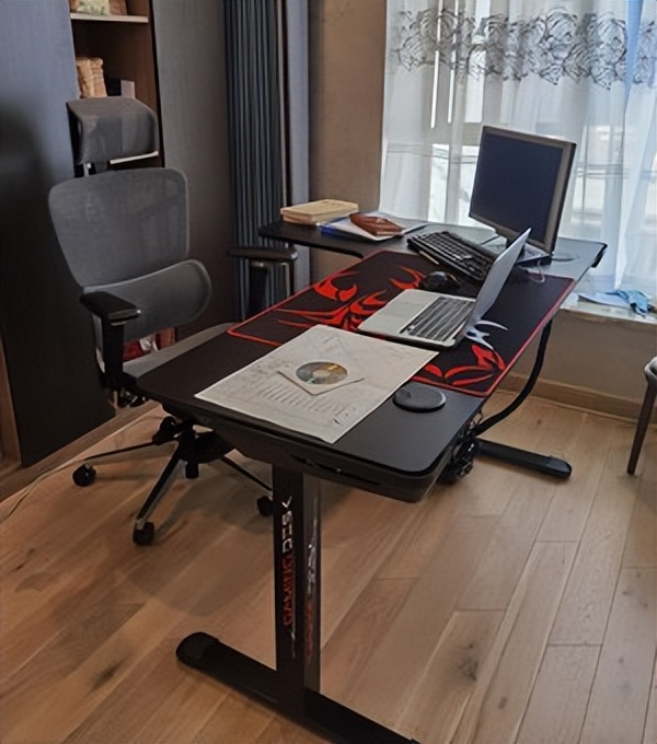 入住一年的亚克力厨房心得,电脑桌怎么选择才最舒服