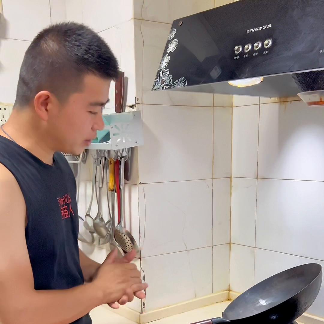 煎蛋粘锅的铁锅怎么补救,铁锅煎蛋为什么老是粘锅