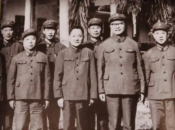 缅怀，*小平邓**逝世25周年！*小平邓**：我是中国人民的儿子