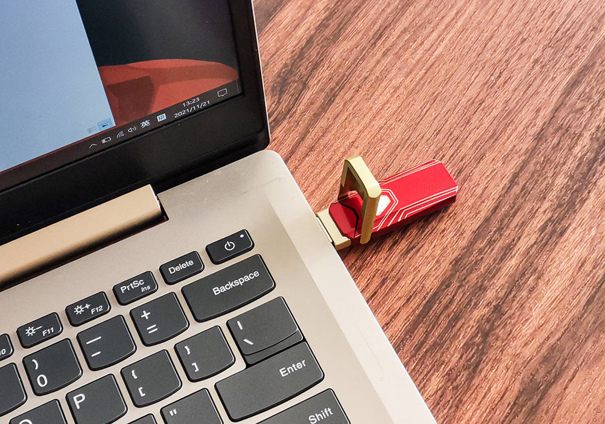 你用过USSD固态U盘吗，比普通U盘快五倍，外形神似钢铁侠