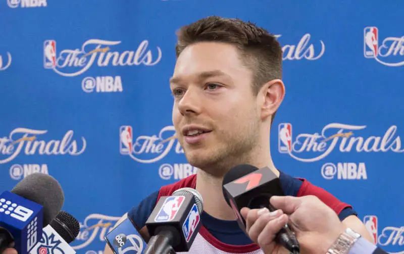 维金斯为什么要代言匹克,维金斯怎么不穿匹克的鞋了