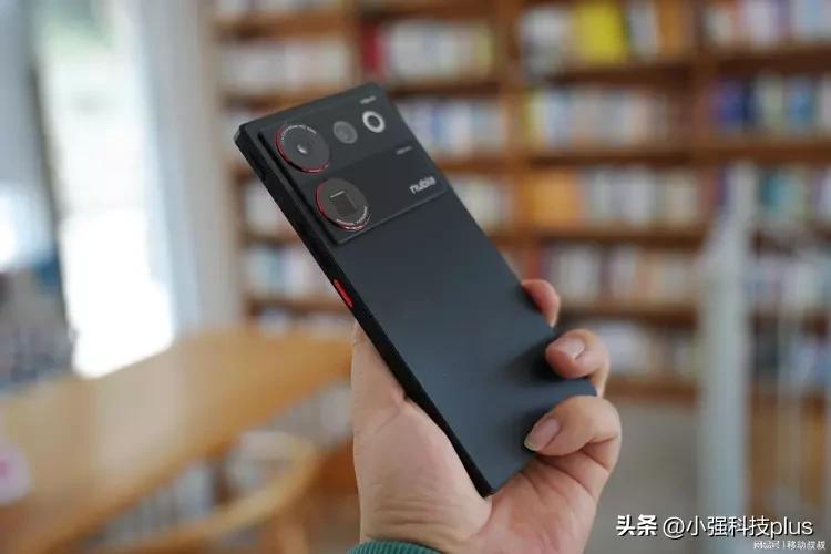 最新手机推荐哪一款比较好用一点,目前最值得买的手机推荐三款