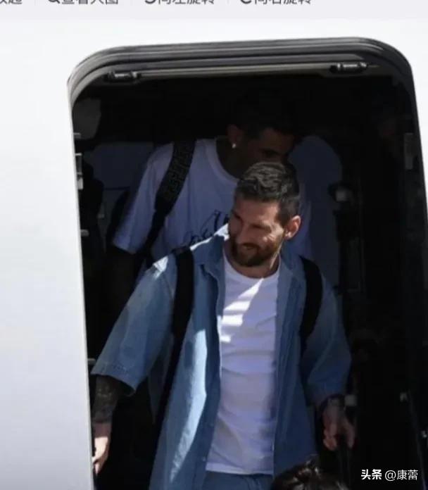 老爸看梅西获胜激动的哭了,梅西家人来看梅西惊喜