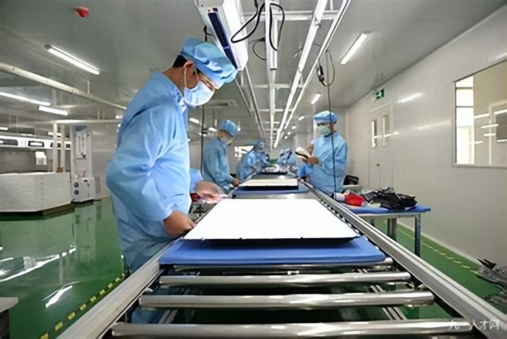 地摊日入9000？普工一年涨薪5元，年轻人逃离工厂是明智选择吗？