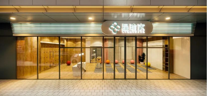 上海人的瑜伽新生意：不办卡，两杯星巴克搞定