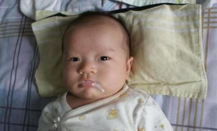 戒奶宝宝半夜醒来用不用喂奶粉,戒奶后宝宝半夜还是醒来哭