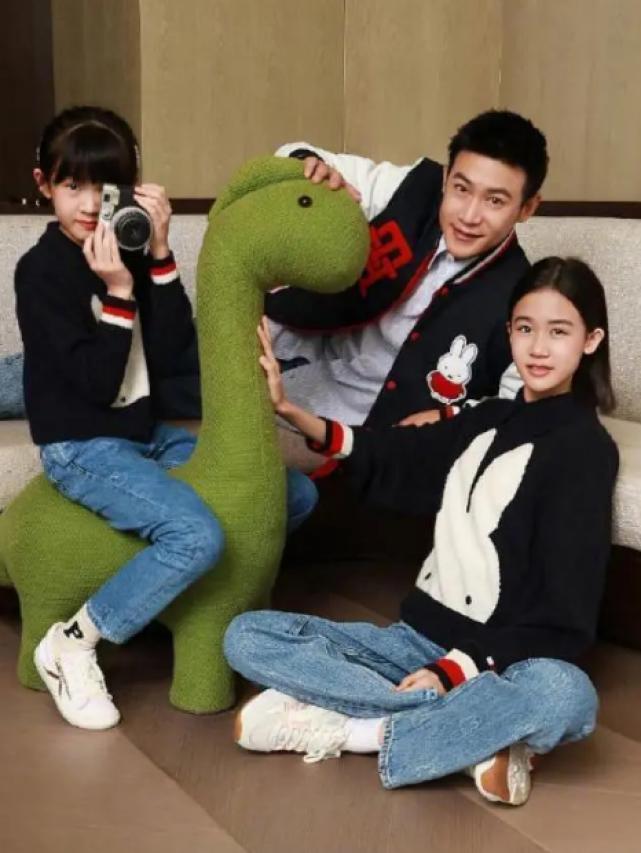 陆毅与贝儿近照,陆毅晒贝尔的长腿