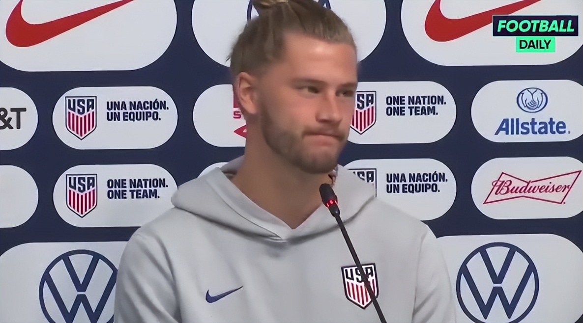 气氛拉满！伊朗记者当众驳斥，美国球员面红耳赤，最后灰溜溜离开