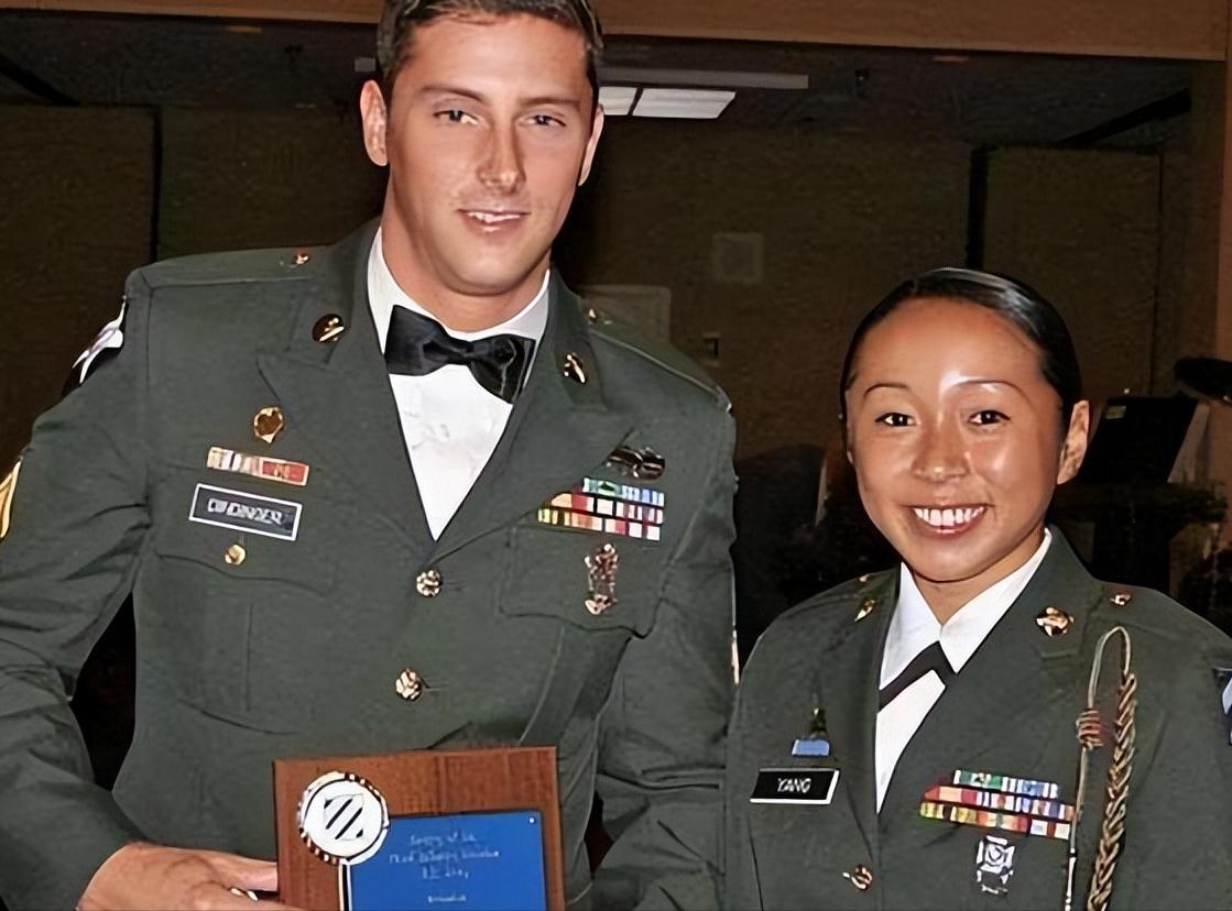 华人女兵在美军舰上干什么,美军华裔女兵向中国海警喊话