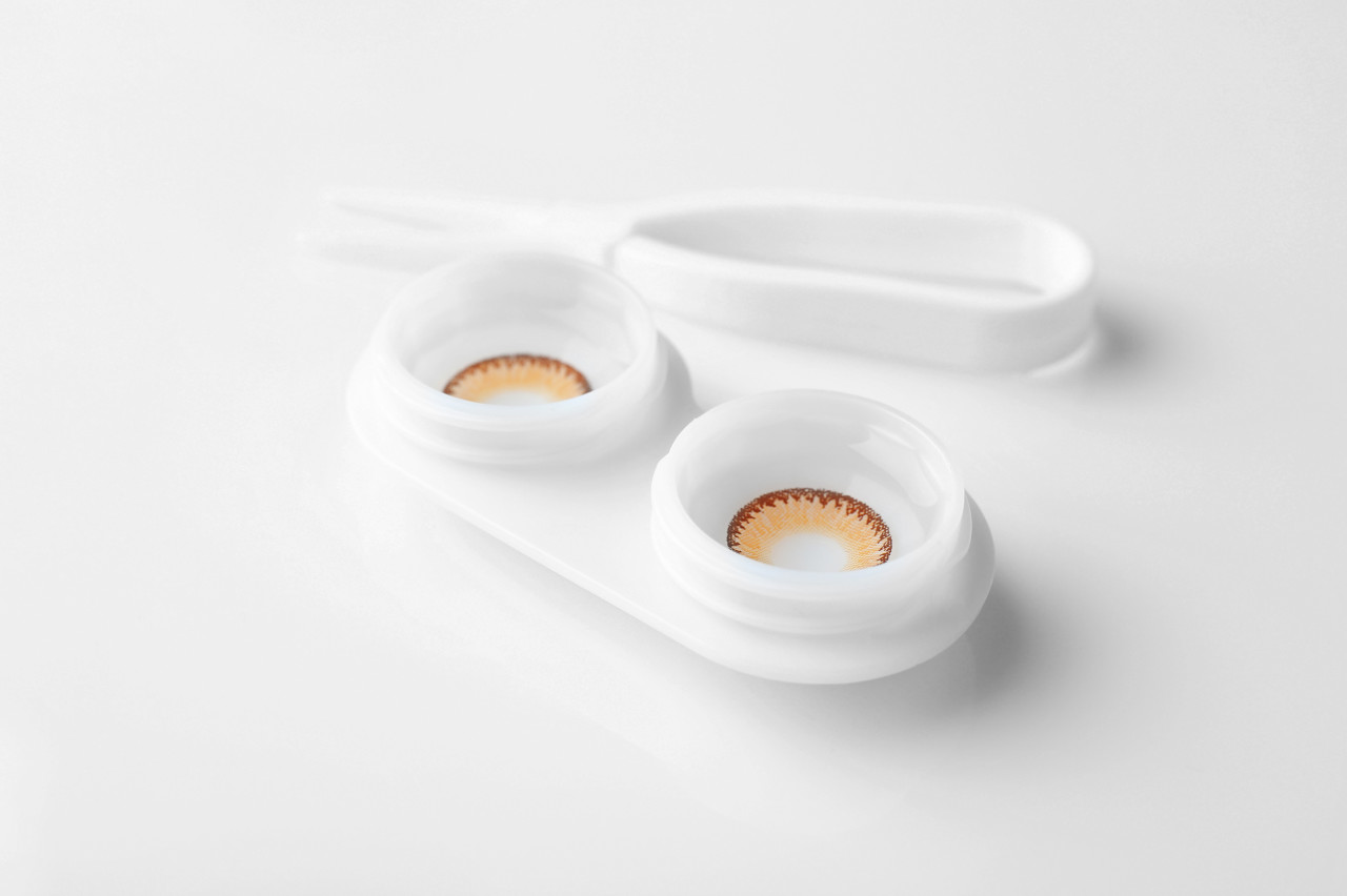 美瞳上的色素会粘在眼睛上吗?选购、佩戴前,要搞清楚这五点