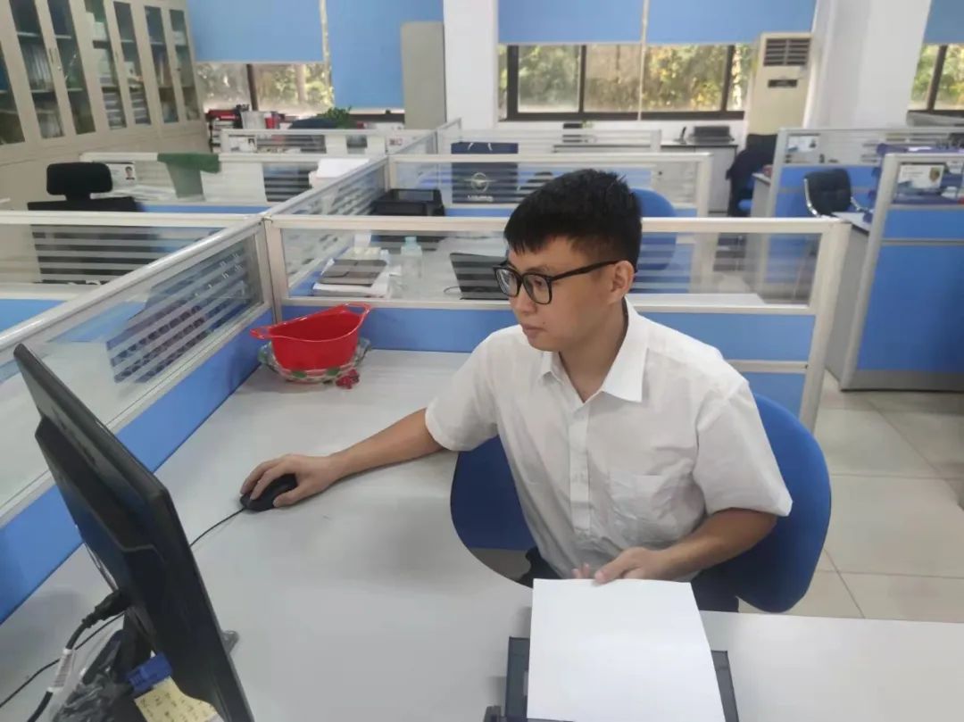 录单、申报、验柜……95后报关员带你看海马车如何出口海外