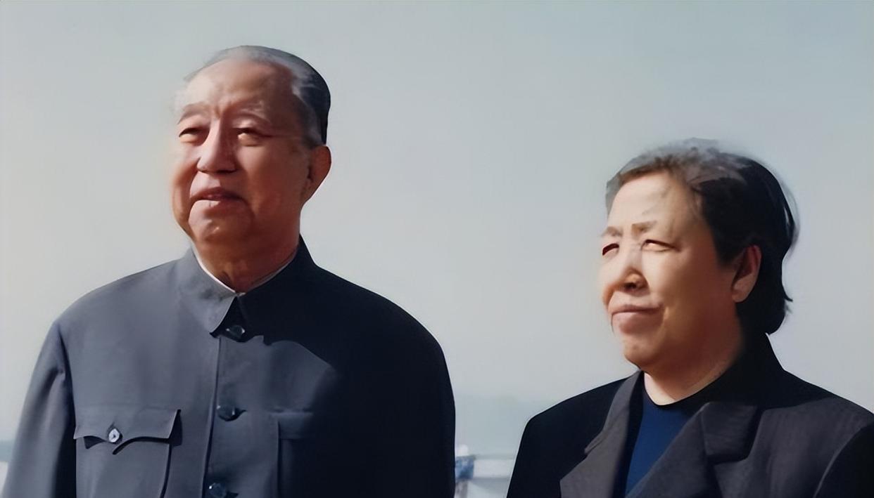 *国锋华**逝世后，为何没有葬入八宝山？背后原因让人佩服