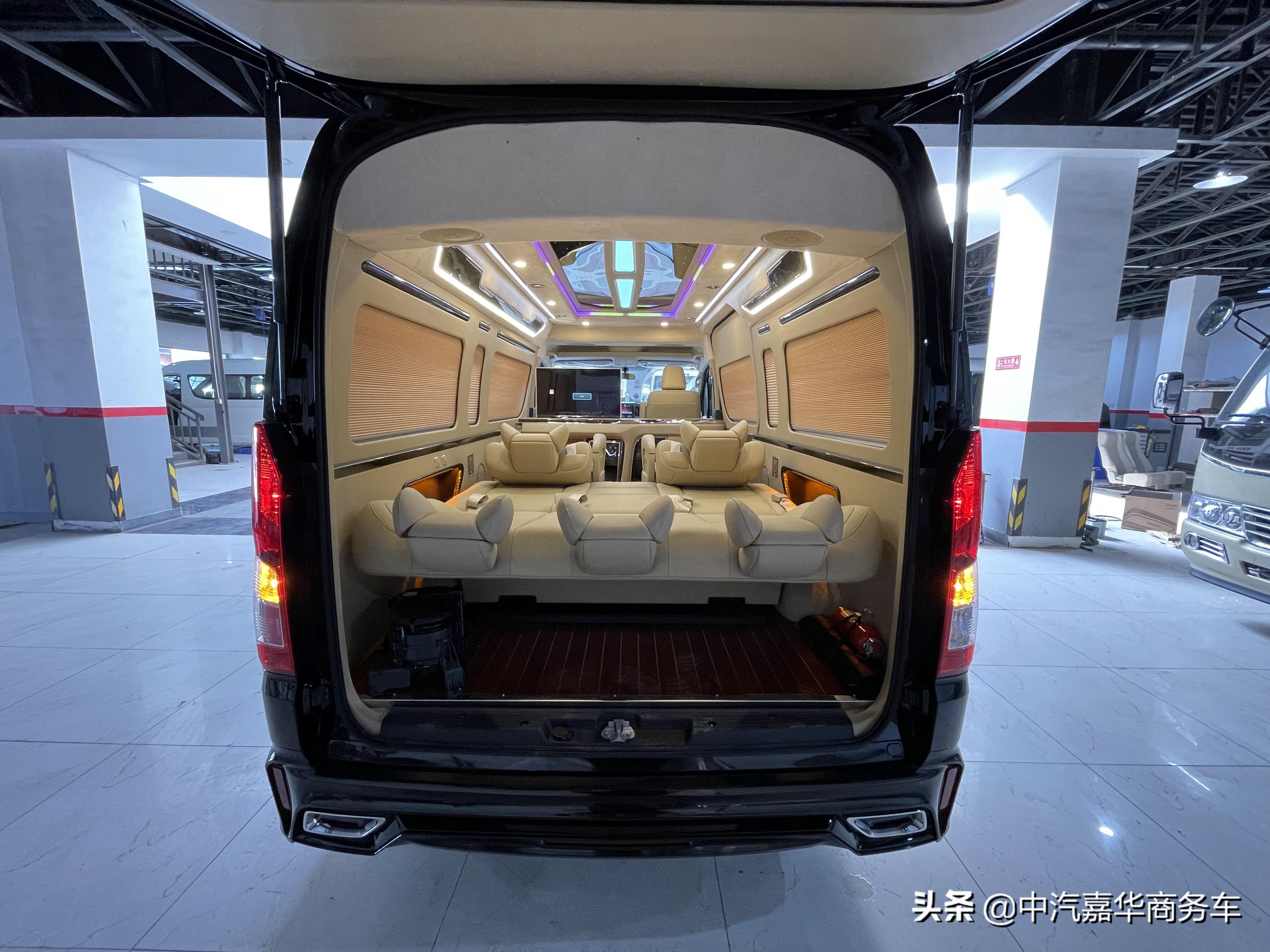 丰田海狮2.8柴油四驱mpv7座报价,进口丰田大海狮9座蓝牌2.7