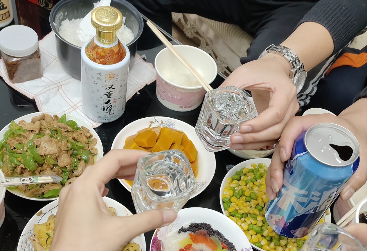 路边不起眼的旅店,街边烟酒店怎么做生意会更好