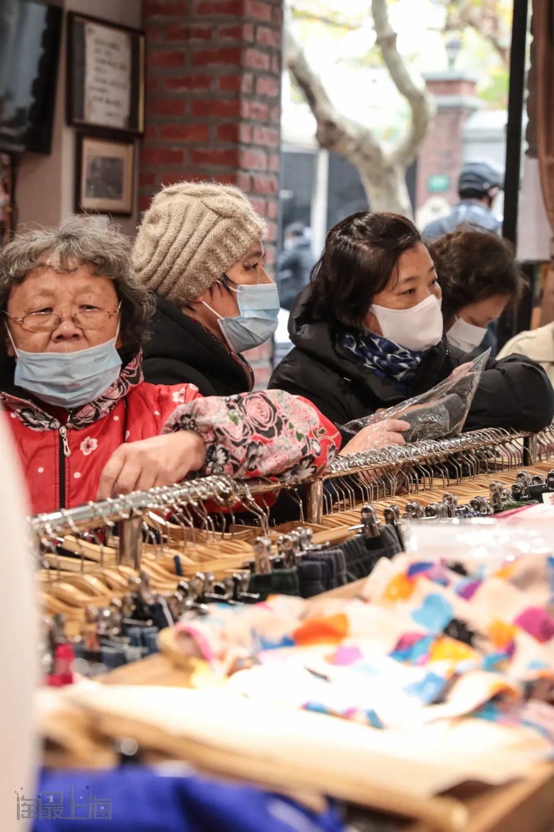上海市平价衣服在哪儿,上海批发衣服最便宜的地方在哪里