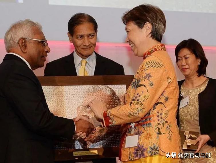 新加坡第一夫人何晶，拯救淡马锡集团，让新加坡经济焕发新机