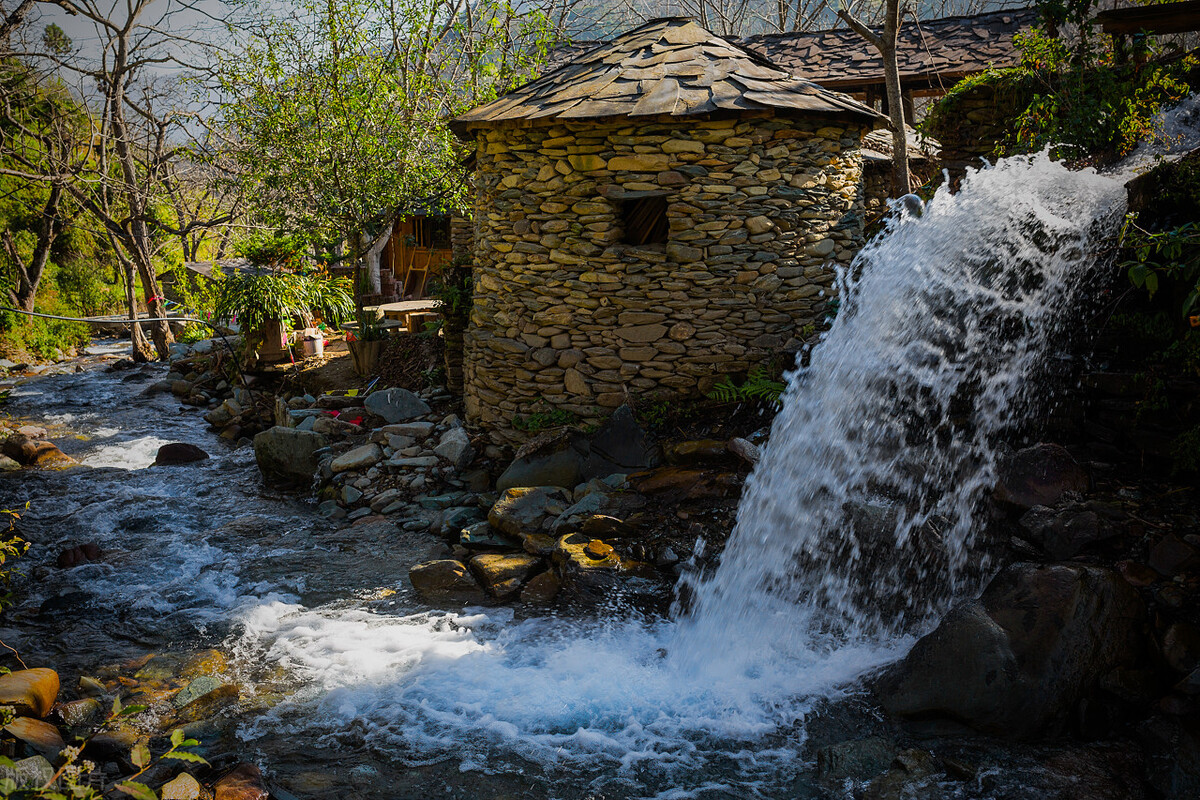 酷热难耐的八月即将过去,天气太热了回云南避暑