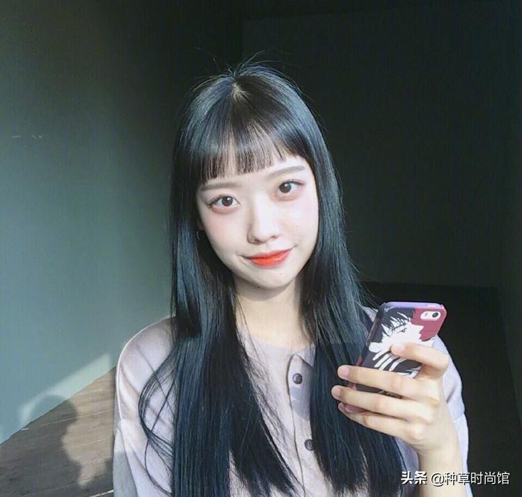 八字刘海怎么打理才不会显头秃,12岁圆脸头秃长发适合剪什么刘海