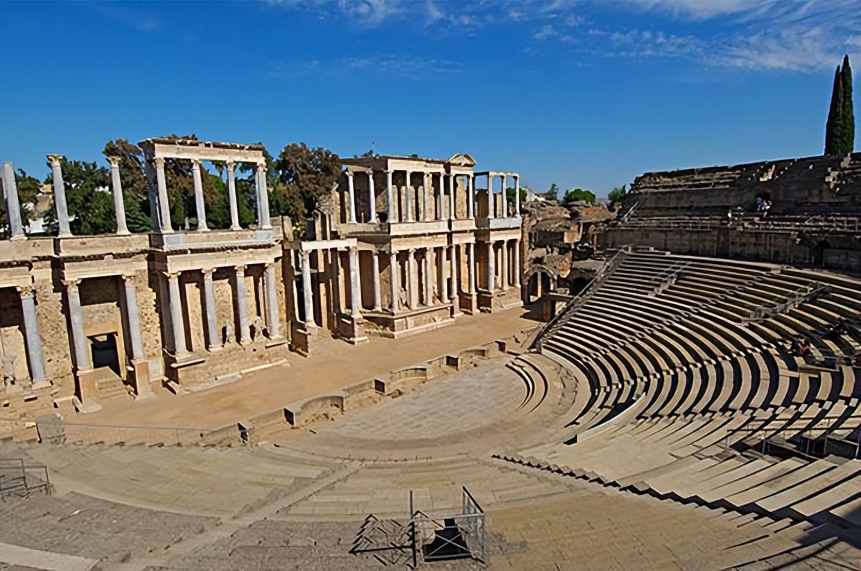 突尼斯历史遗产和建筑，反映了突尼斯怎样的文化背景？