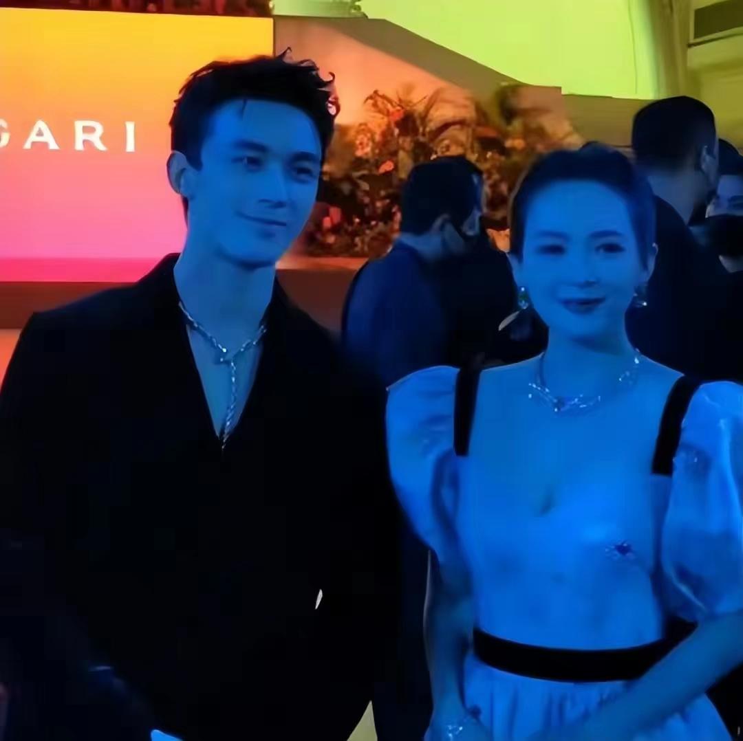 吴磊赵露思宝格丽合照彩色,赵露思和吴磊走宝格丽红毯合照