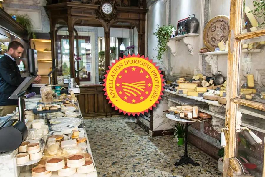 又咸又臭外面裹一层辣的奶酪,硬奶酪又臭又咸