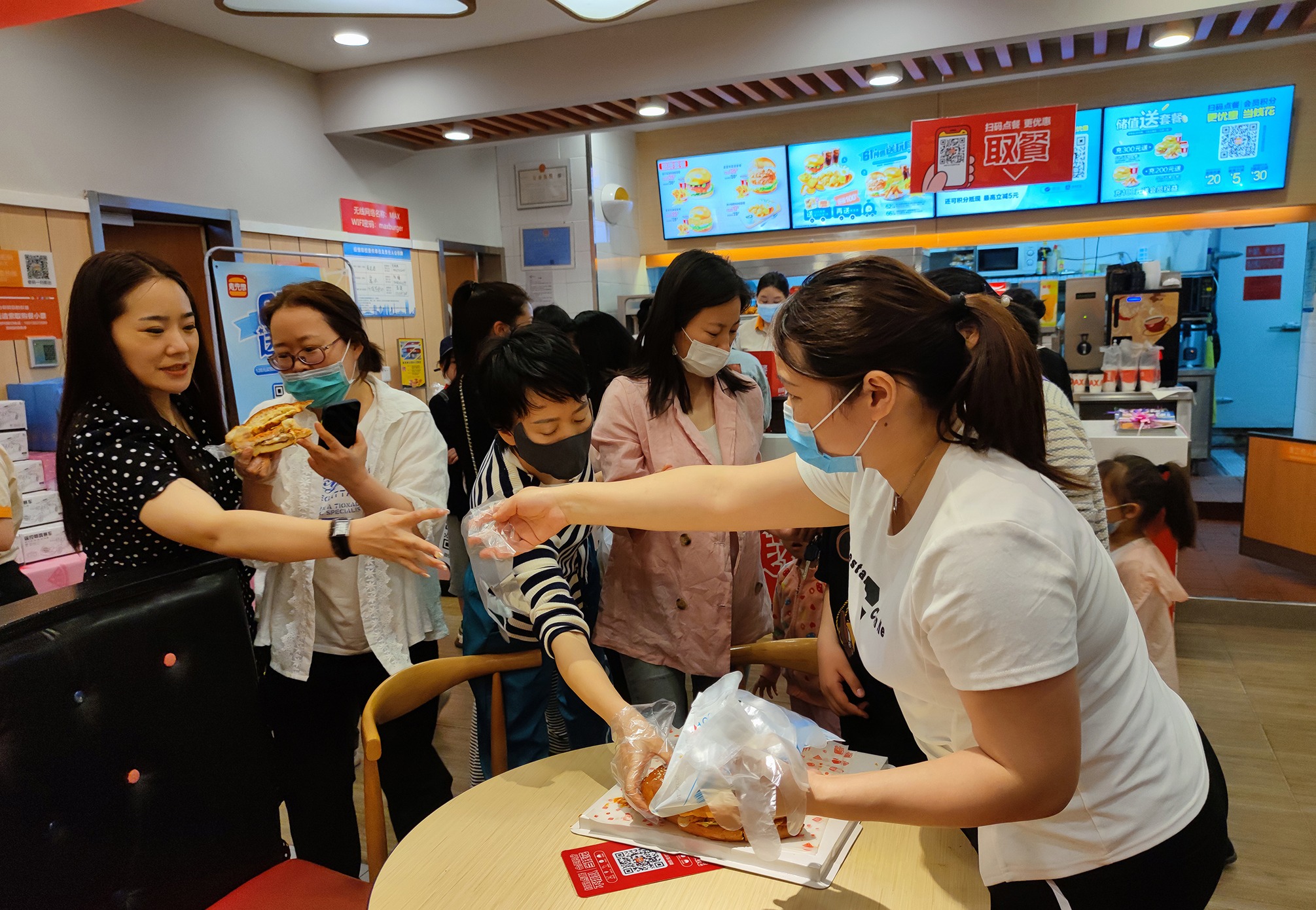 麦克思丨本土品牌强势崛起,中西合璧成趋势