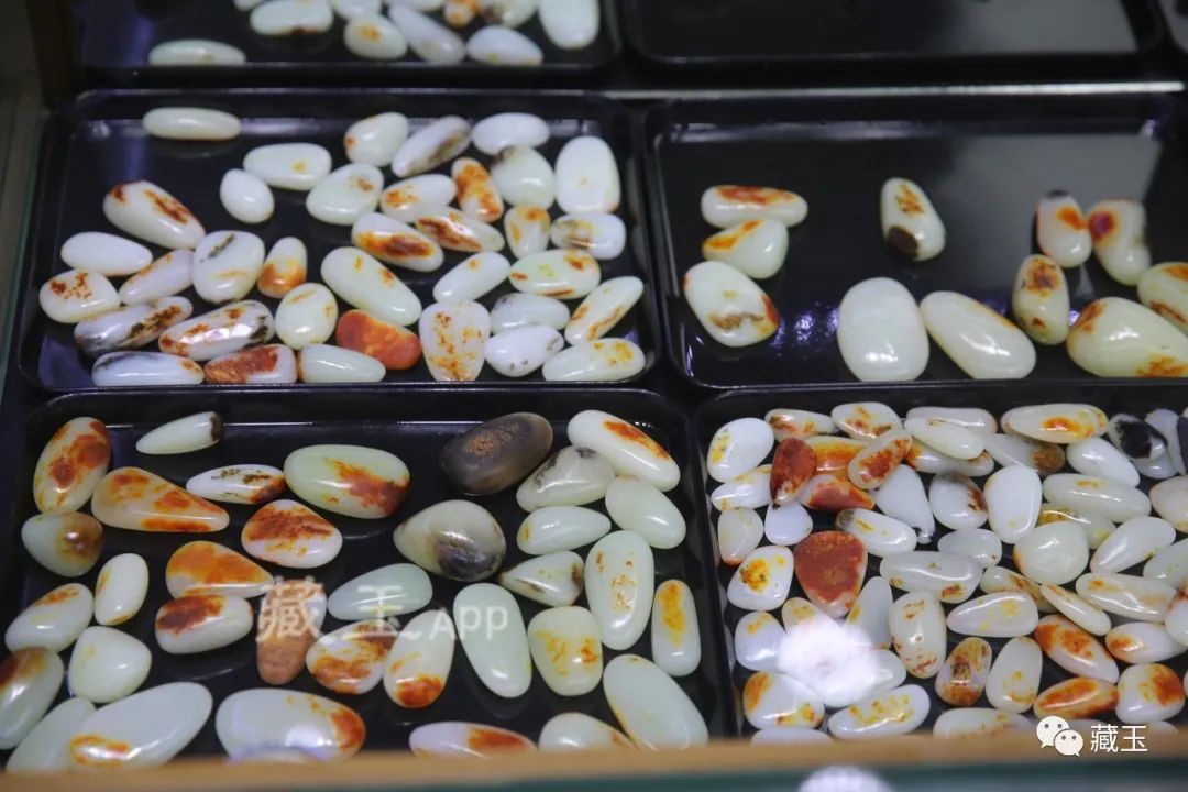 68元和田玉手镯,籽料8000元的手镯贵吗