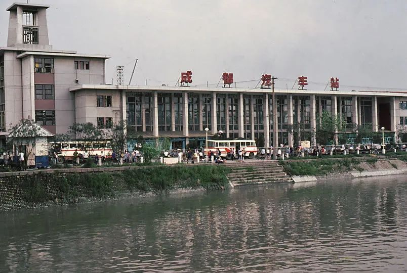 成都原来的老汽车站在哪里,成都各大汽车站