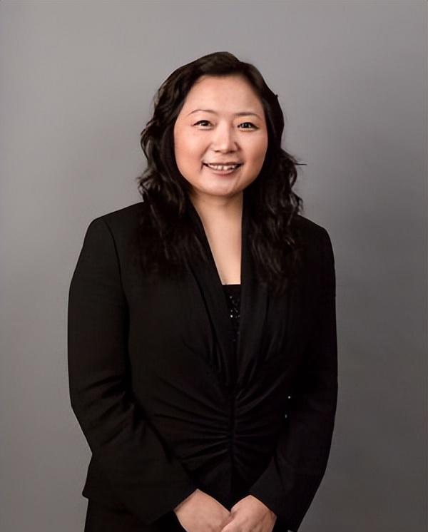 手握11万亩地皮，银行存七百多亿，她才是我国隐形“地产女首富”