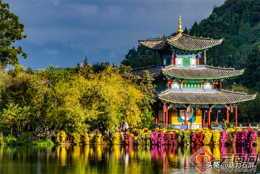 丽江黑龙潭玉龙雪山倒影美图,丽江早晨黑龙潭风景区
