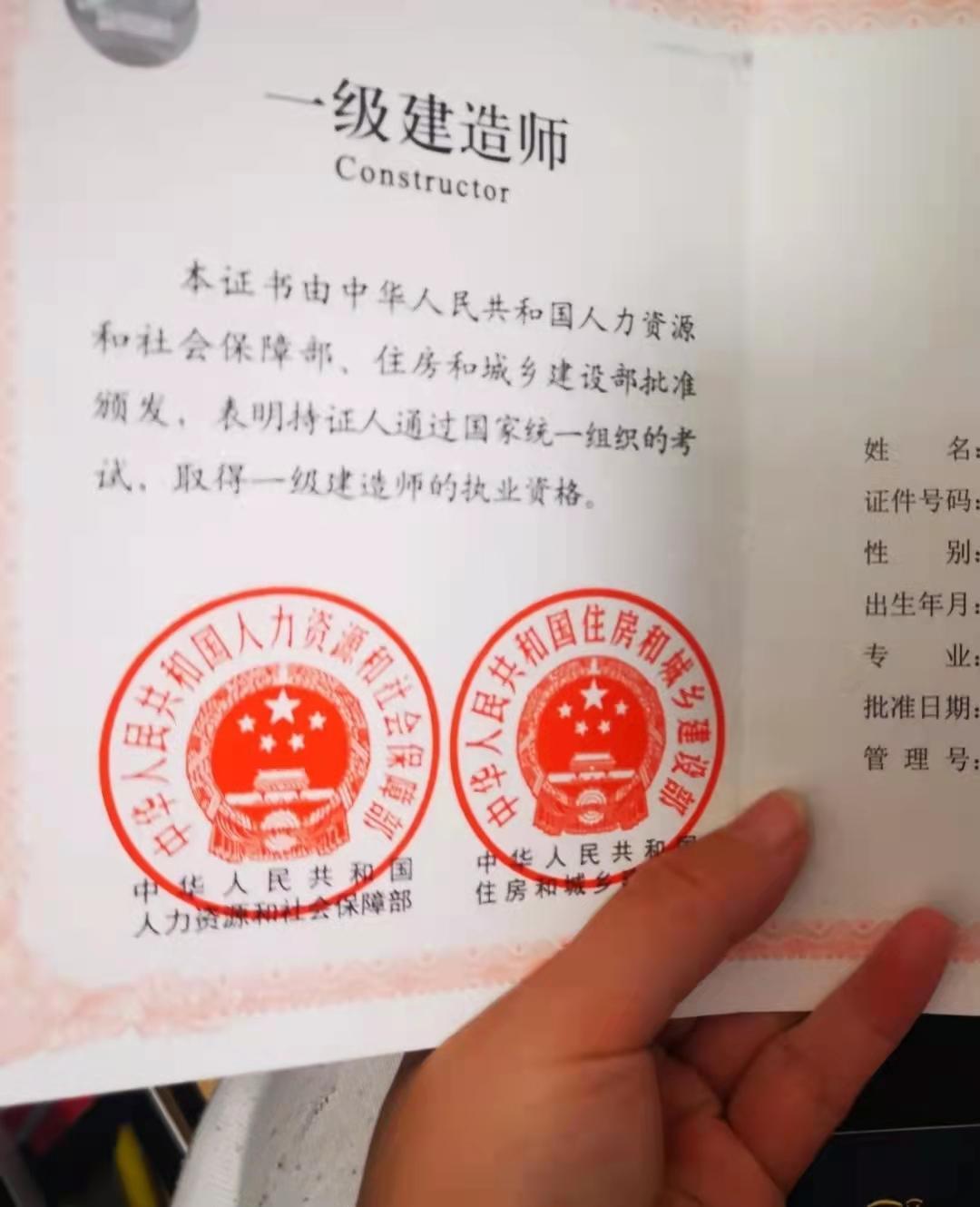 建筑行业不行了工程人做什么,目前国内的建筑行业能不能做