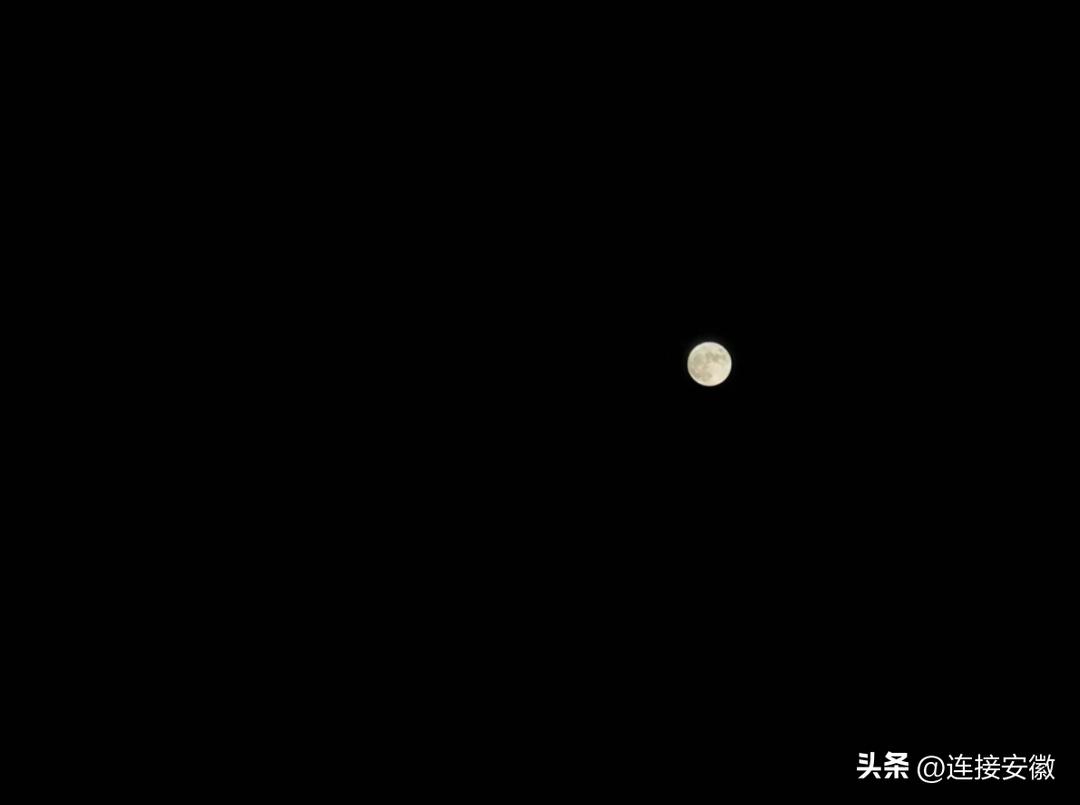 抬头看中秋十五的月亮,中秋的月亮是什么样子的