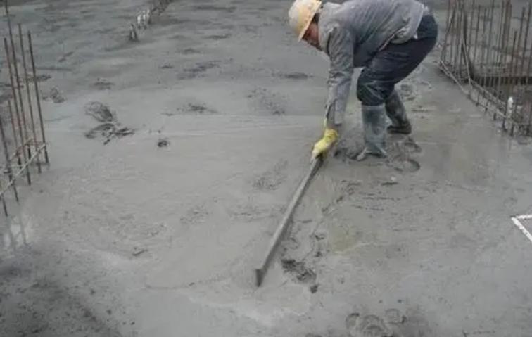 混凝土墙不平怎么打磨平整,混凝土顶面不平怎么处理