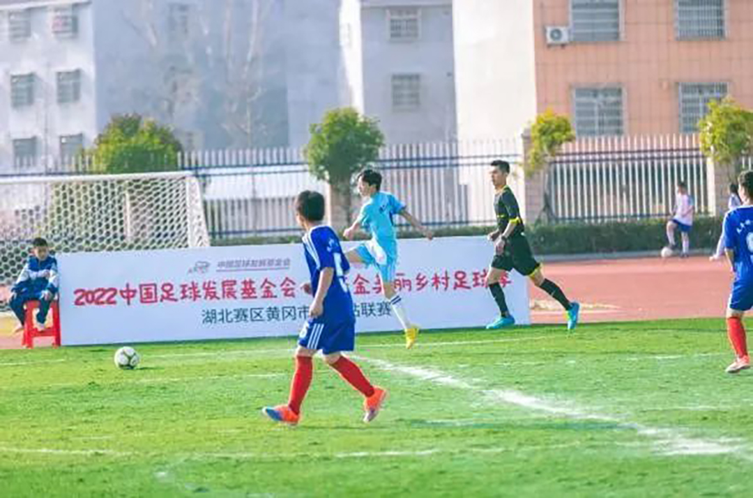 延期却不失约“美丽乡村足球季”志愿者和球队一起完成“加时赛”