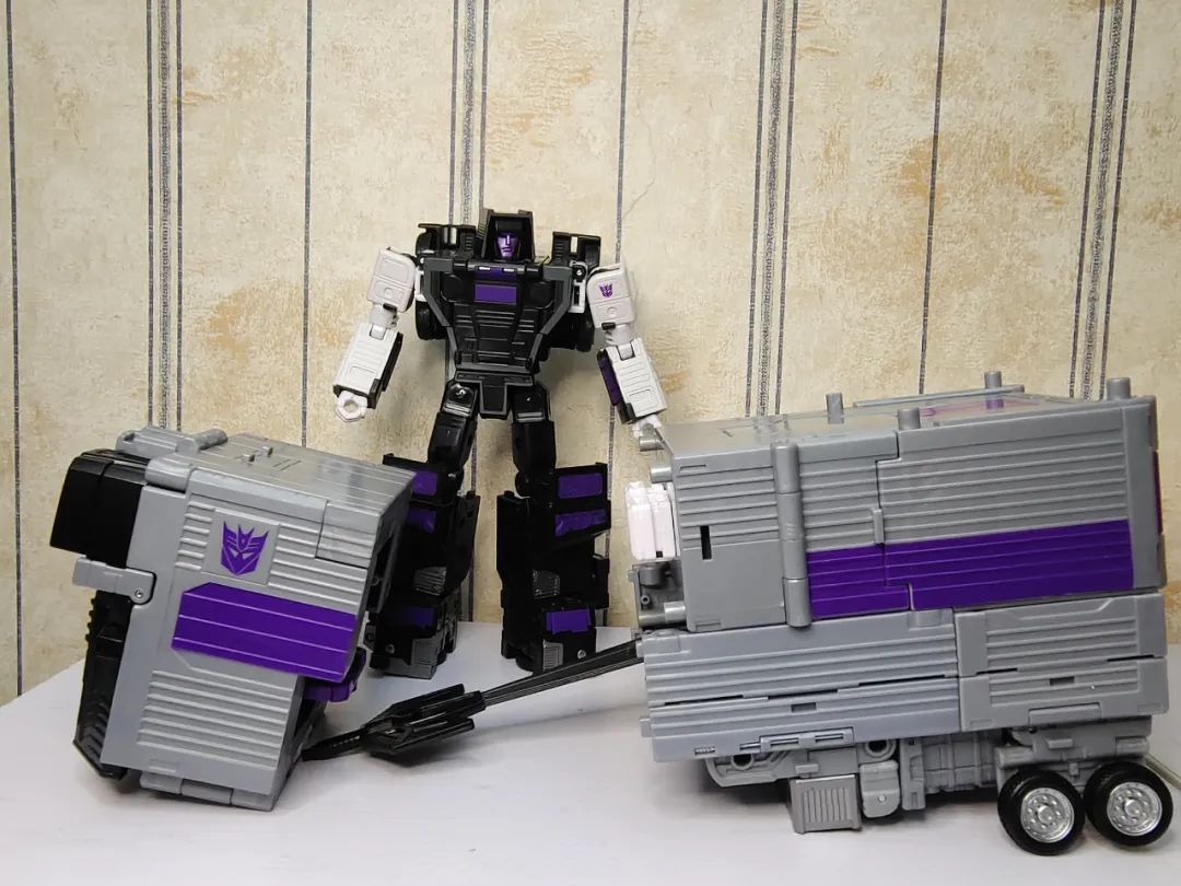 合体嘛，不寒碜——传世指挥官级汽车大师开箱测评