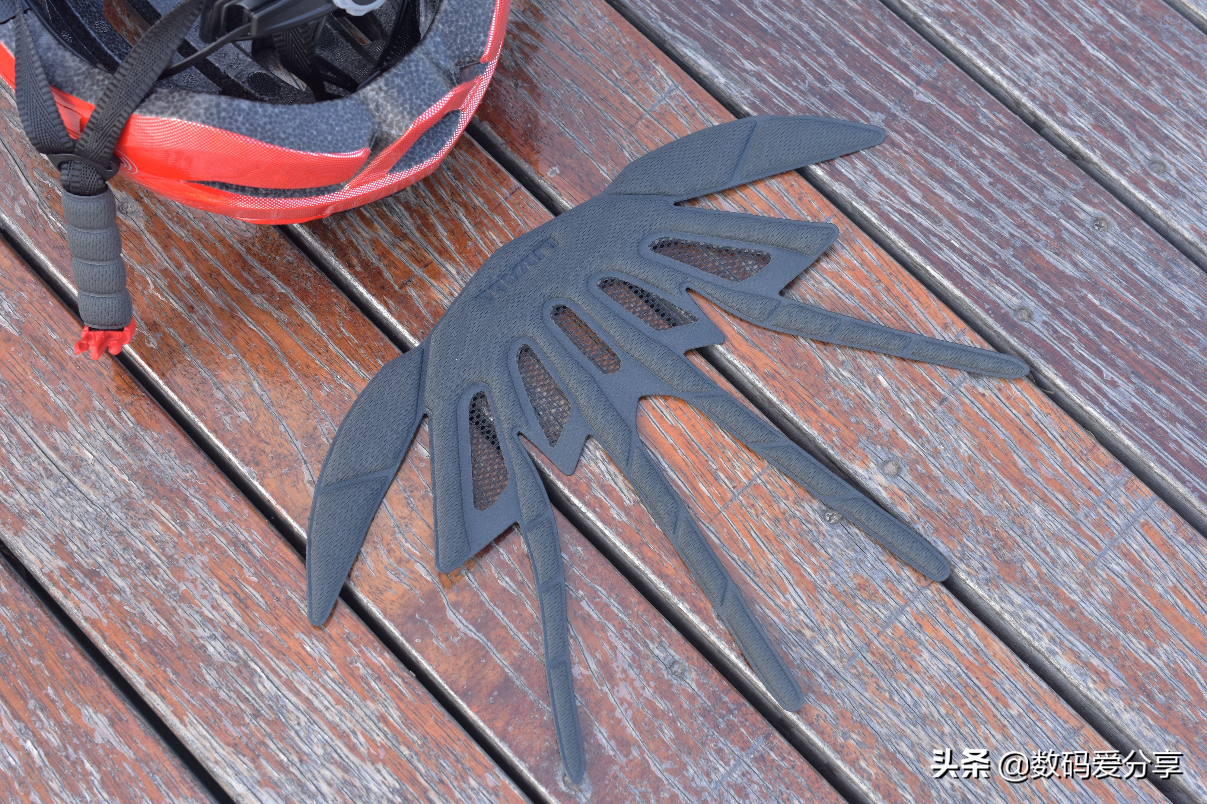 颠覆传统设计的头盔,helmetphonemt1neo智能骑行头盔