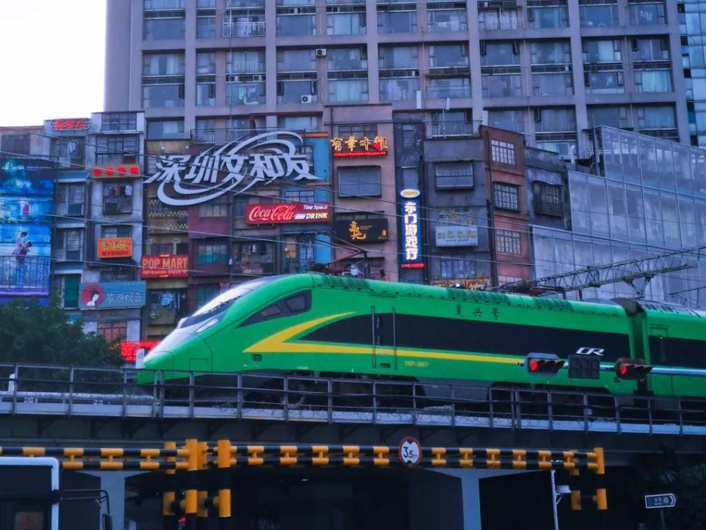 裁员降薪渡难关,裁员减薪下的员工相关文章