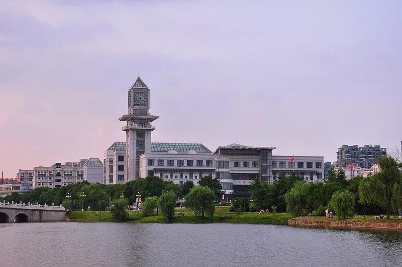 中南财经政法大学经济与金融专业,中南财经政法大学传媒专业怎么样